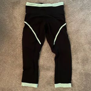 Super cute crop Lululemon pant size 4